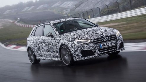 Audi heeft een select groepje journalisten laten proeven aan de nieuwe RS3 Sportback. Tijdens het event zijn er wat sappige details onthuld van de sportieveling. Zo schopt de vijfpitter het tot 360 pk