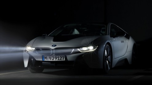 BMW i8 voor het eerst aan klanten uitgeleverd. Ceremonie bij BMW Welt in Munchen.