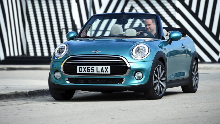 Mini viert de start van de nieuwe Mini Cabrio met de introductie van de First Born Edition.
