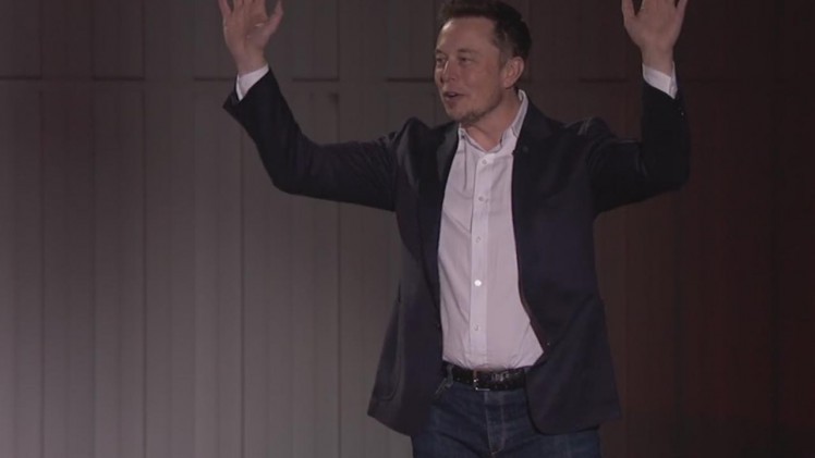 Tesla heeft op grootse wijze de eerste 30 exemplaren van de Model 3 afgeleverd aan de eerste klanten. Velen zullen volgen.