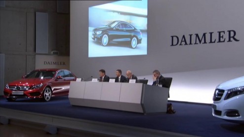Tijdens de presentatie van de jaarcijfers heeft Mercedes-Benz een eerste beeld laten zien van de S-klasse Coup. De nieuweling beleeft volgende maand zijn wereldpremire tijdens Autosalon van Genve.