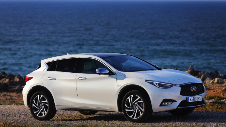 Eerste indruk van de Infiniti Q30 S 2.0t AWD met DCT-automaat tijdens de introductie op Portugese bodem. De nieuwe sportieve hatchback kan ons wel bekoren!