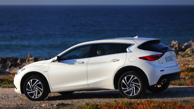 Eerste indruk van de Infiniti Q30 S 2.0t AWD met DCT-automaat tijdens de introductie op Portugese bodem. De nieuwe sportieve hatchback kan ons wel bekoren!