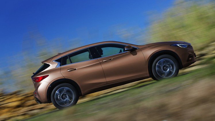 Eerste indruk van de Infiniti Q30 S 2.0t AWD met DCT-automaat tijdens de introductie op Portugese bodem. De nieuwe sportieve hatchback kan ons wel bekoren!