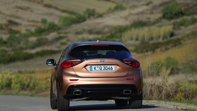 Eerste indruk van de Infiniti Q30 S 2.0t AWD met DCT-automaat tijdens de introductie op Portugese bodem. De nieuwe sportieve hatchback kan ons wel bekoren!