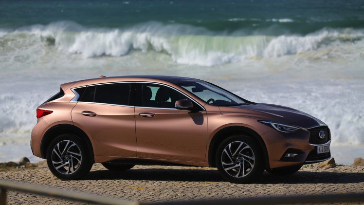 Eerste indruk van de Infiniti Q30 S 2.0t AWD met DCT-automaat tijdens de introductie op Portugese bodem. De nieuwe sportieve hatchback kan ons wel bekoren!
