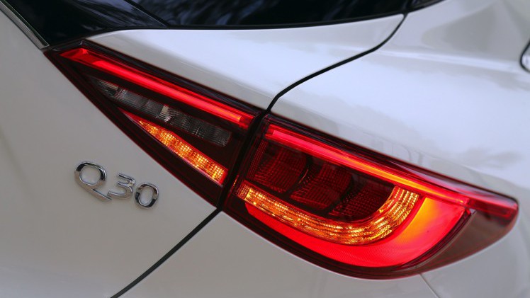 Eerste indruk van de Infiniti Q30 S 2.0t AWD met DCT-automaat tijdens de introductie op Portugese bodem. De nieuwe sportieve hatchback kan ons wel bekoren!