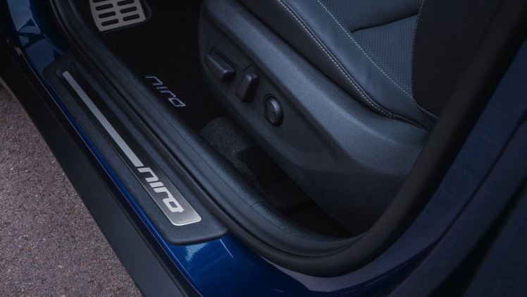 Eerste indruk van de Kia Niro, een hybride crossover met 1.6 GDI, elektromotor en zestrapsautomaat. Heeft Kia hiermee een schot in de roos?