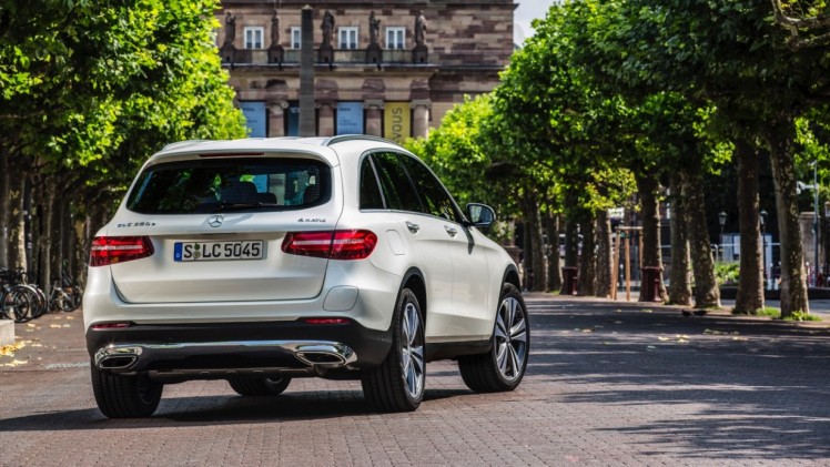 Eerste kilometers met de nieuwe Mercedes-Benz GLC. Deze SUV volgt de GLK op en wordt ook verkrijgbaar als plug-in hybride GLC350e met 320 pk.