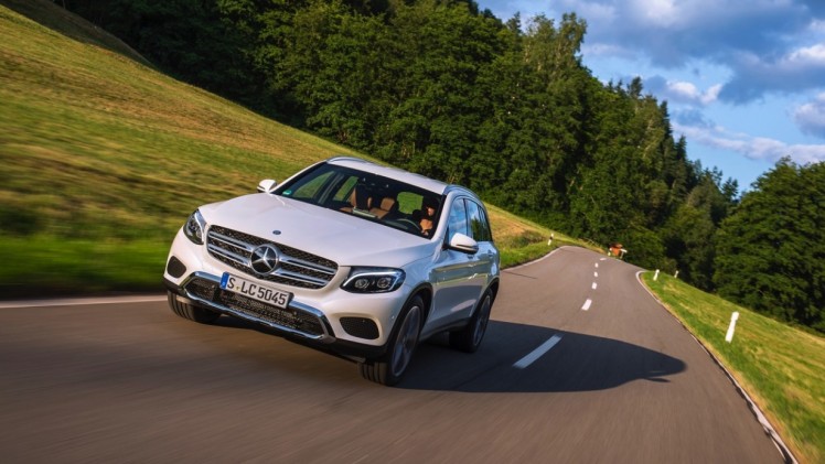 Eerste kilometers met de nieuwe Mercedes-Benz GLC. Deze SUV volgt de GLK op en wordt ook verkrijgbaar als plug-in hybride GLC350e met 320 pk.