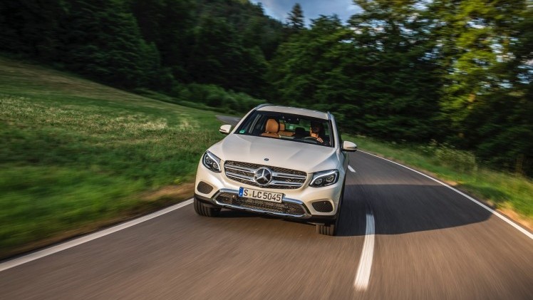 Eerste kilometers met de nieuwe Mercedes-Benz GLC. Deze SUV volgt de GLK op en wordt ook verkrijgbaar als plug-in hybride GLC350e met 320 pk.