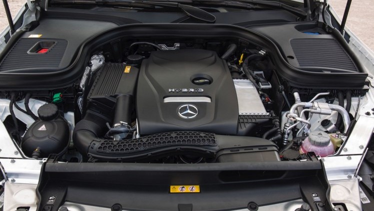 Eerste kilometers met de nieuwe Mercedes-Benz GLC. Deze SUV volgt de GLK op en wordt ook verkrijgbaar als plug-in hybride GLC350e met 320 pk.