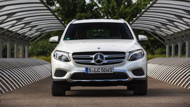 Eerste kilometers met de nieuwe Mercedes-Benz GLC. Deze SUV volgt de GLK op en wordt ook verkrijgbaar als plug-in hybride GLC350e met 320 pk.
