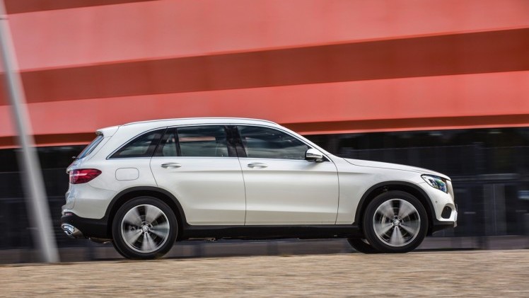 Eerste kilometers met de nieuwe Mercedes-Benz GLC. Deze SUV volgt de GLK op en wordt ook verkrijgbaar als plug-in hybride GLC350e met 320 pk.