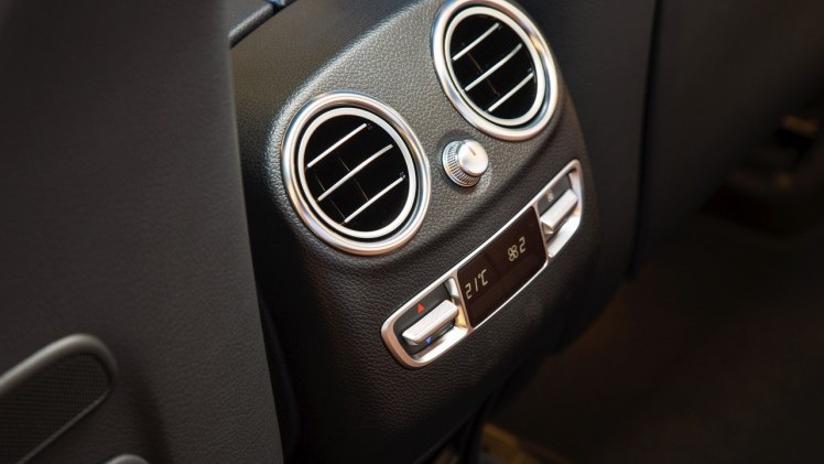 Eerste kilometers met de nieuwe Mercedes-Benz GLC. Deze SUV volgt de GLK op en wordt ook verkrijgbaar als plug-in hybride GLC350e met 320 pk.