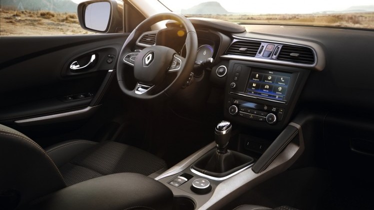 Prijzen en uitvoeringen Renault Kadjar, de nieuwe cross-over van Renault. Collega Wouter maakt momenteel de eerste kilometers.