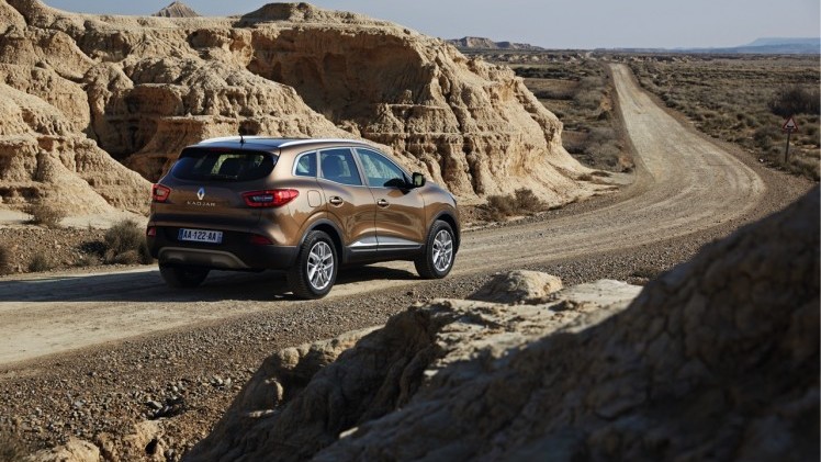Prijzen en uitvoeringen Renault Kadjar, de nieuwe cross-over van Renault. Collega Wouter maakt momenteel de eerste kilometers.