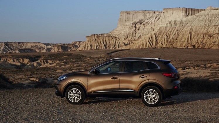 Prijzen en uitvoeringen Renault Kadjar, de nieuwe cross-over van Renault. Collega Wouter maakt momenteel de eerste kilometers.