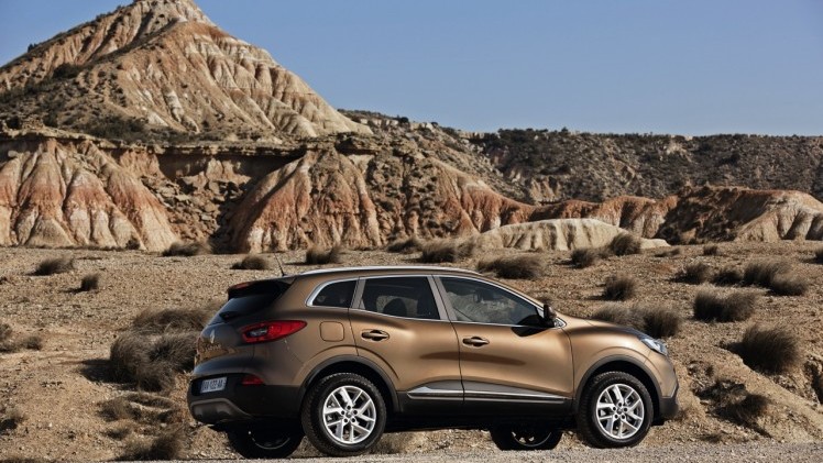 Prijzen en uitvoeringen Renault Kadjar, de nieuwe cross-over van Renault. Collega Wouter maakt momenteel de eerste kilometers.