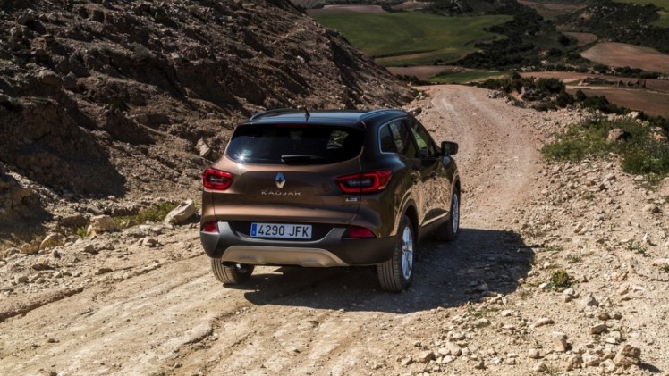 Prijzen en uitvoeringen Renault Kadjar, de nieuwe cross-over van Renault. Collega Wouter maakt momenteel de eerste kilometers.