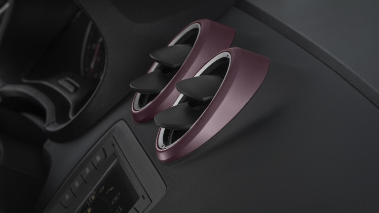 Een lichte opfrisbeurt voor de Seat Ibiza. Net als zijn platformgenoten, de Volkswagen Polo en Skoda Fabia, krijgt de Ibiza nu ook de beschikking over driecilinders. Wij reden hem met 110 pk in Barcel