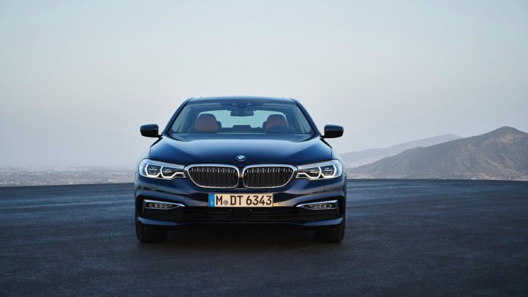 BMW heeft de beginprijzen van de nieuwe BMW 5 Serie (sedan) bekendgemaakt, samen met enige andere informatie. Ook werd de Touring alvast onthuld.
