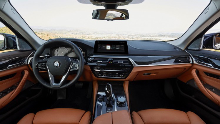 BMW heeft de beginprijzen van de nieuwe BMW 5 Serie (sedan) bekendgemaakt, samen met enige andere informatie. Ook werd de Touring alvast onthuld.
