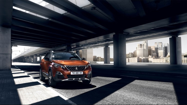 Peugeot maakt de eerste prijzen van de 3008 bekend. De nieuwe SUV is er vanaf 28.570 euro maar verschijnt voor de eerste beslissers in de 3008 Premiere-uitvoering.