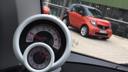 AutoVandaag maakte de eerste meters in de Smart Fortwo. Hier lees je het eerste verslag.
