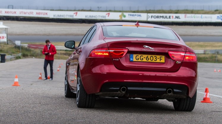 Eerste kilometers in Nederland met de nieuwe Jaguar XE, op Circuit Park Zandvoort tijdens de Track Day.