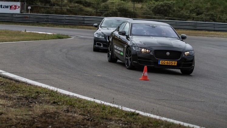 Eerste kilometers in Nederland met de nieuwe Jaguar XE, op Circuit Park Zandvoort tijdens de Track Day.