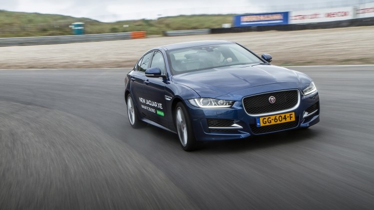 Eerste kilometers in Nederland met de nieuwe Jaguar XE, op Circuit Park Zandvoort tijdens de Track Day.