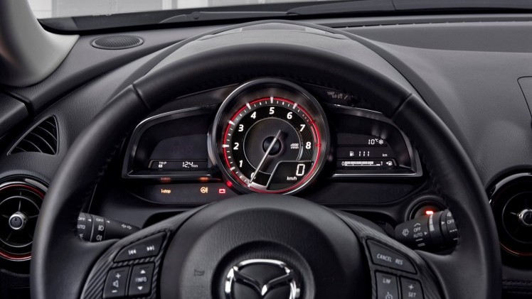 Autotest Mazda CX-3 2.0 SkyActivG 150 AWD tijdens de sneak preview persintroductie. Ook is er gereden met de CX-3 SkyActiv-D 105 diesel met 20% bijtelling.