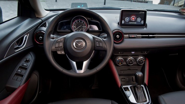 Autotest Mazda CX-3 2.0 SkyActivG 150 AWD tijdens de sneak preview persintroductie. Ook is er gereden met de CX-3 SkyActiv-D 105 diesel met 20% bijtelling.