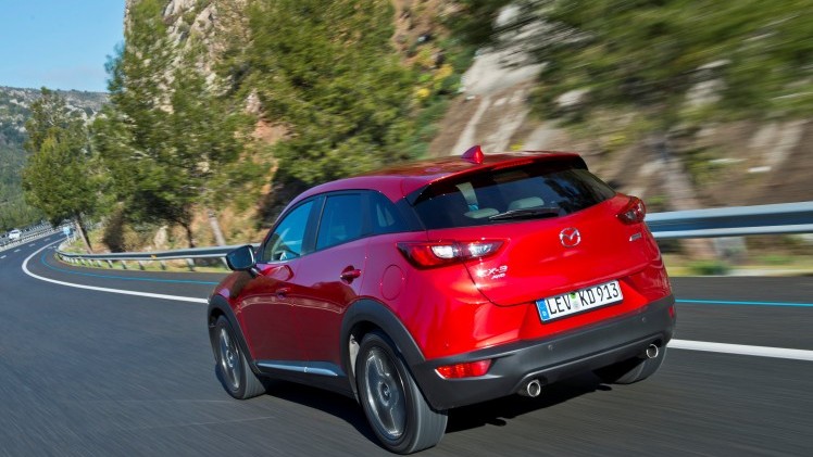 Autotest Mazda CX-3 2.0 SkyActivG 150 AWD tijdens de sneak preview persintroductie. Ook is er gereden met de CX-3 SkyActiv-D 105 diesel met 20% bijtelling.