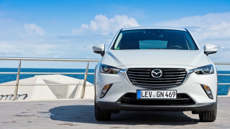 Autotest Mazda CX-3 2.0 SkyActivG 150 AWD tijdens de sneak preview persintroductie. Ook is er gereden met de CX-3 SkyActiv-D 105 diesel met 20% bijtelling.