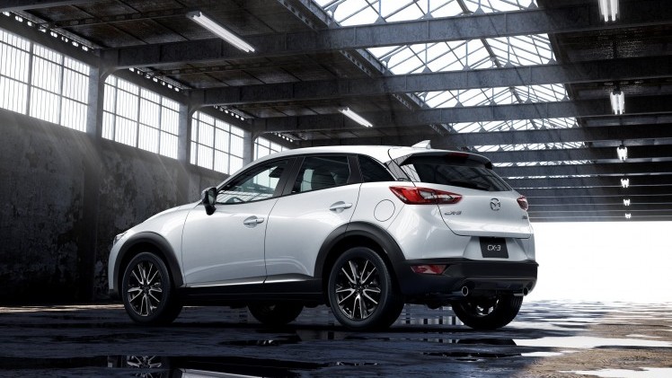 Autotest Mazda CX-3 2.0 SkyActivG 150 AWD tijdens de sneak preview persintroductie. Ook is er gereden met de CX-3 SkyActiv-D 105 diesel met 20% bijtelling.
