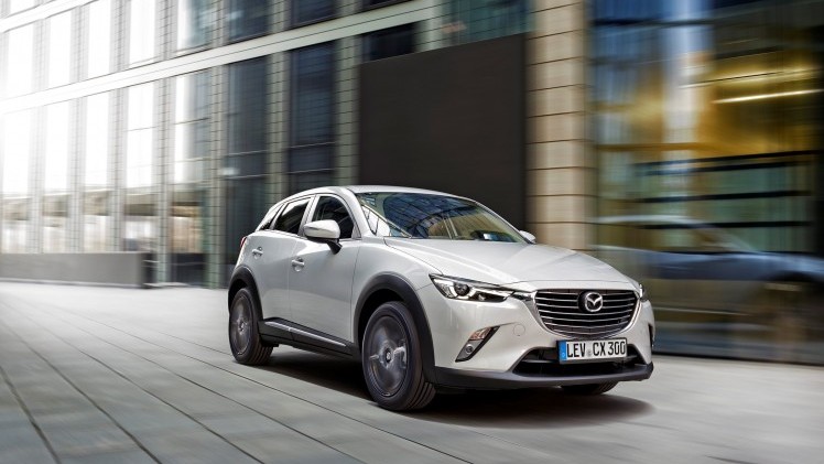 Autotest Mazda CX-3 2.0 SkyActivG 150 AWD tijdens de sneak preview persintroductie. Ook is er gereden met de CX-3 SkyActiv-D 105 diesel met 20% bijtelling.