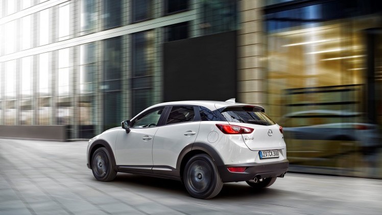 Autotest Mazda CX-3 2.0 SkyActivG 150 AWD tijdens de sneak preview persintroductie. Ook is er gereden met de CX-3 SkyActiv-D 105 diesel met 20% bijtelling.
