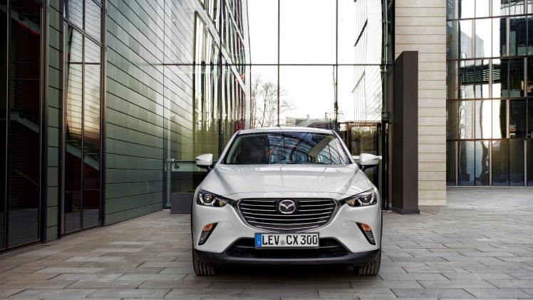 Autotest Mazda CX-3 2.0 SkyActivG 150 AWD tijdens de sneak preview persintroductie. Ook is er gereden met de CX-3 SkyActiv-D 105 diesel met 20% bijtelling.
