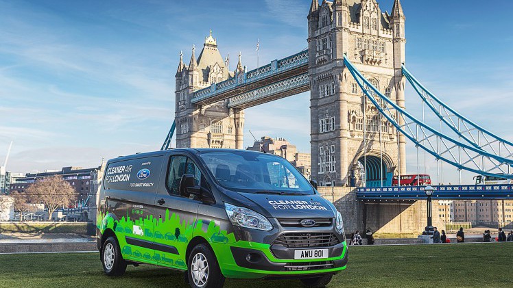 Begin deze maand kondigde Ford haar grote elektroplannen aan. Een van de nieuwtjes voor Europa is een plug-in hybride Transit en daarmee voert Ford nu de eerste tests uit in Londen.