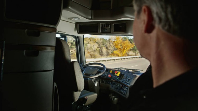 In de VS heeft de eerste commercile rit met een autonome vrachtwagen plaatsgevonden. De lading bestond uit 50.000 blikjes bier.