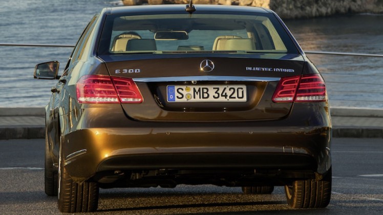 Mercedes E 300 BlueTEC Hybrid gaat uit productie. Wie 20% bijtelling wilt hebben is aangewezen op de E 220 BlueTEC met negentrapsautomaat.