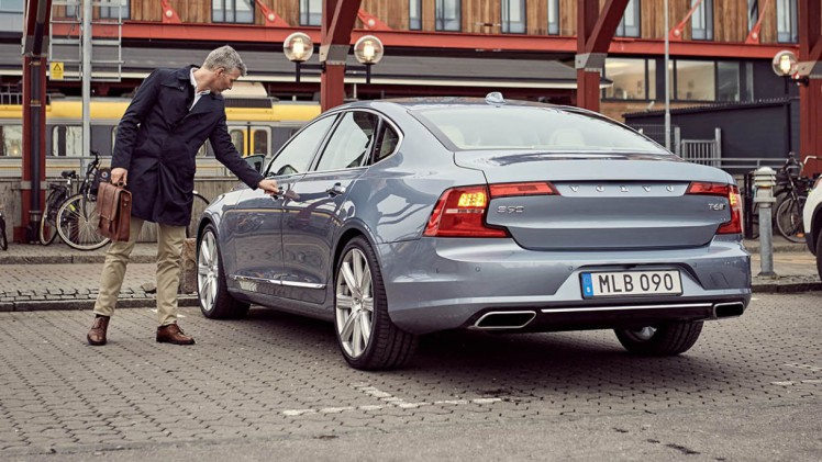Volvo experimenteert met de digitale autosleutel in samenwerking met een autodeelbedrijf. Vanaf 2017 wordt de digitale sleuteltechniek in beperkte in werking gesteld.