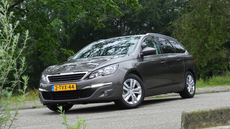 De autoverkopen in het najaar van 2015 stijgen flink ten opzichte van 2014.