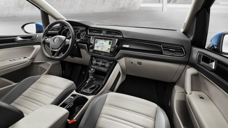 Volkswagen toont in Genve de volledig nieuwe Touran. Het model is nu weer in lijn met de rest van het modellengamma en groeit met 13 centimeter ten opzichte van de huidige Touran.