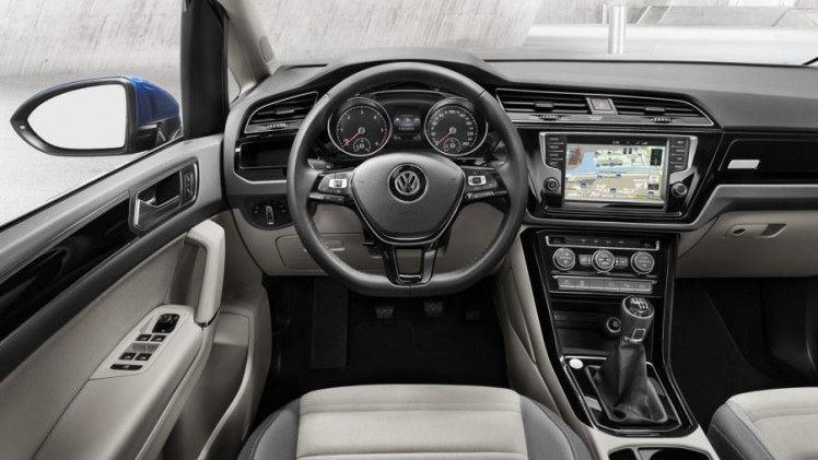 Volkswagen toont in Genve de volledig nieuwe Touran. Het model is nu weer in lijn met de rest van het modellengamma en groeit met 13 centimeter ten opzichte van de huidige Touran.