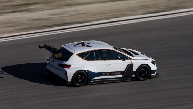 Cupra is druk doende om testrondes af te leggen met de elektrisch racer.