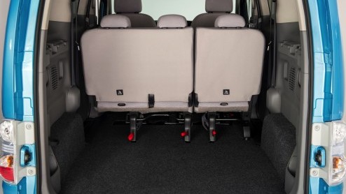 Autotest Nissan e-NV200, de elektrische Nissan NV200. Nissan levert de elektrische auto als bedrijfswagen of personenbus e-NV200 Evalia. Ondernemers komen in aanmerking voor vele subsidies.