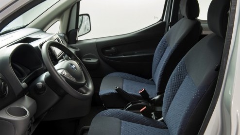 Autotest Nissan e-NV200, de elektrische Nissan NV200. Nissan levert de elektrische auto als bedrijfswagen of personenbus e-NV200 Evalia. Ondernemers komen in aanmerking voor vele subsidies.